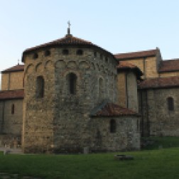 La basilica dei Santi Pietro e Paolo ad Agliate (Carate Brianza)